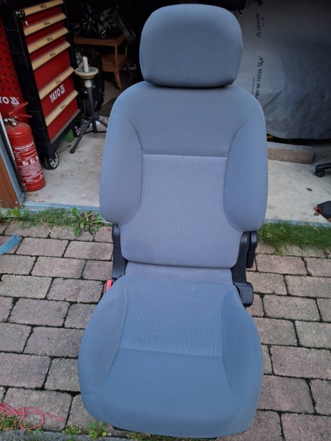 Peugeot Partner Citroen Berlingo 2008- vezető ülés