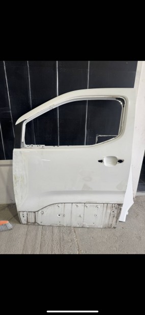 Peugeot Rifter bal els ajt