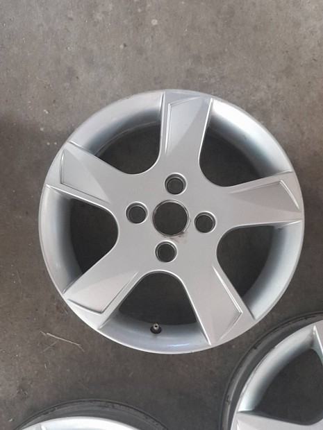 Peugeot citroen Ford mazda r15 4x108 felni alufelni 