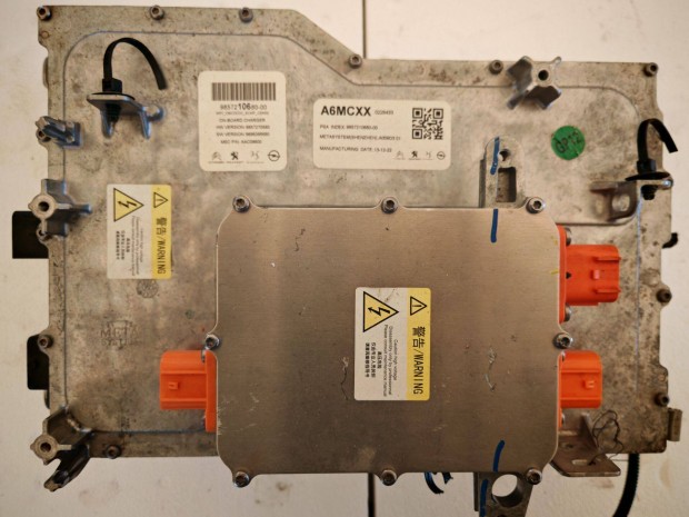 Peugeot e-2008 136 LE OBC fed�lzeti t�lt� (haszn�lt) 1691344480