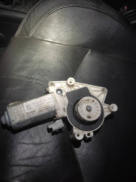Peugeot elektormos ablakemelő motor
