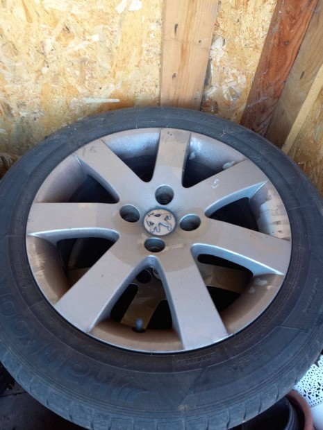 Peugeot felni gumival elad