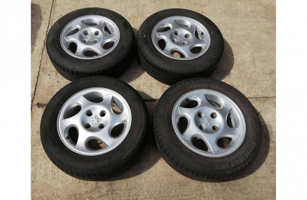 Peugeot gyári alufelni 15" 195/65 R15 gyári csavarjaival
