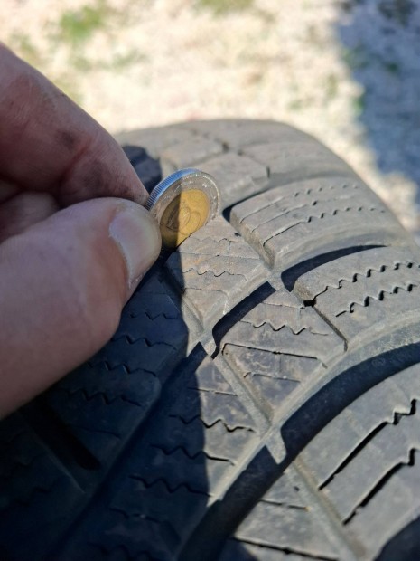 Peugeot gyri alufelni + Hankook tli gumi 195/55 R16, DOT 2022