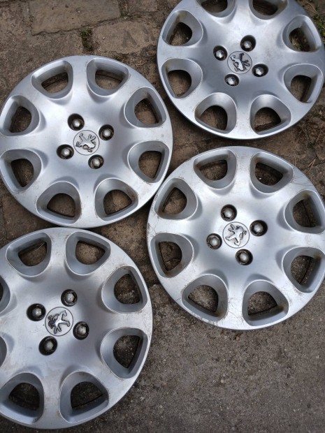 Peugeot gyári garnitúra 15"eladó.