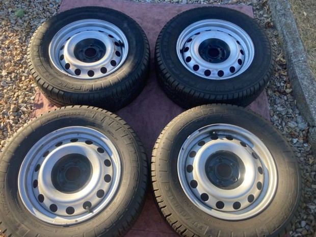 Peugeot kisteher 5x108 kerekek 215/65 R15C gumikkal