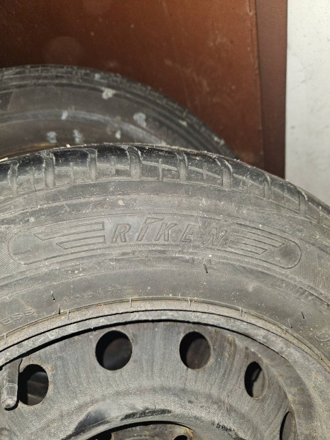 Peugeot nyári gumi lemezfelni eladó pótkerékkel együtt.