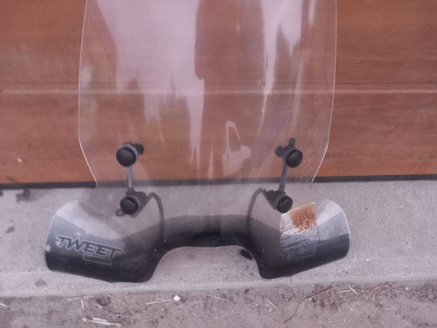 Peugeot tweet plexi