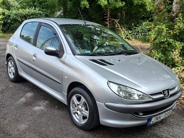 Peugeut 206 1.4 Riviéra 5.lfogy Kiemelkedően szép