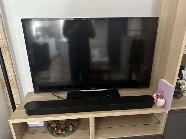 Philips 4000 series Ultra Slim Smart LED TV