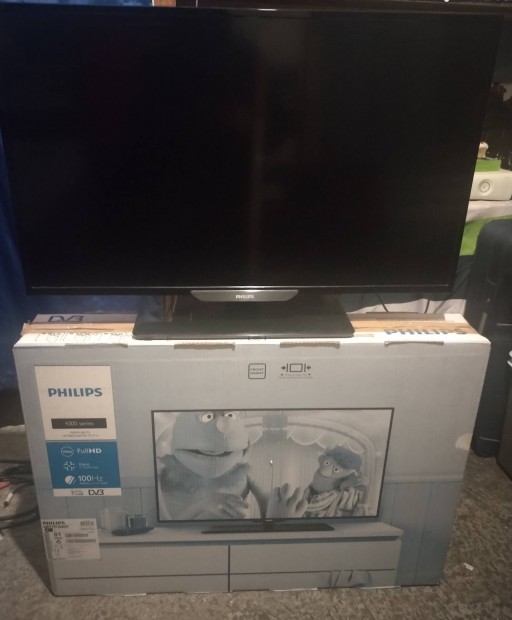 Philips 80cm tv alkatrsznek dobozban 