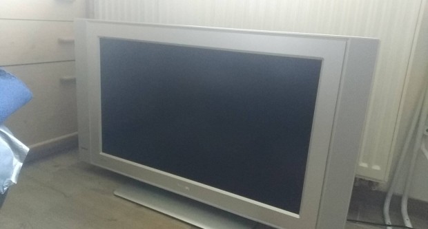 Philips 82 cm LCD tv csak szemlyes tvtel!