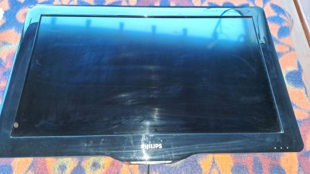 Philips 82cm LCD TV FHD táphibás
