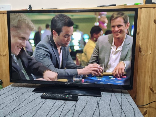 Philips 99 cm-es led telev�zi� t�vir�ny�t�val