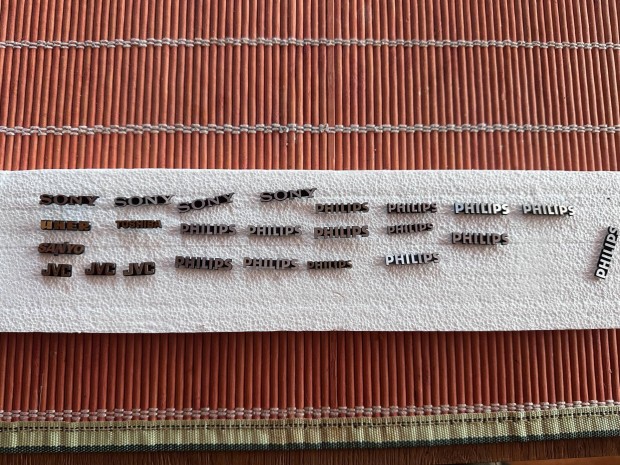 Philips JVC Sony Uher Toshiba Sanyo embl�ma log� m�rkajel felirat