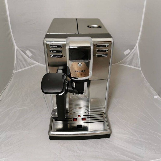 Philips Lattego Series 5000 automata kávéfőző, tejhabosítóval, 1.8lit