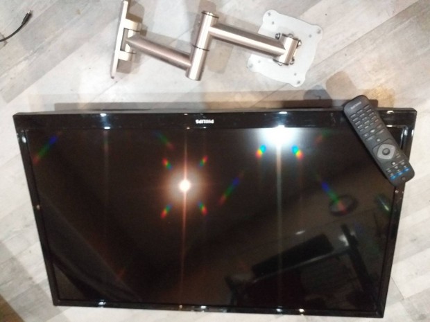 Philips (VES2.2E LA) 80 cm HD tévé, tv fali konzollal