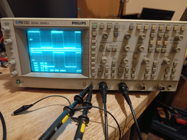 Philips / Fluke PM 3382 oszcilloszkóp 100 Mhz 2 (+2) csatorna 200 MS/s