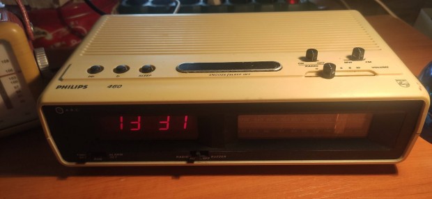 Philips eredeti 77-es hibtlan ebresztooras radio