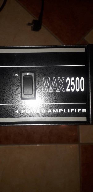 Phonic max 2500 vgfok j 1x volt hasznlva!