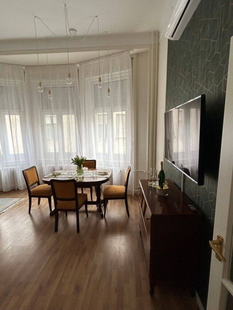 Piac utc�n teljes b�torzattal �s g�pes�t�ssel egy�tt lak�s elad�!