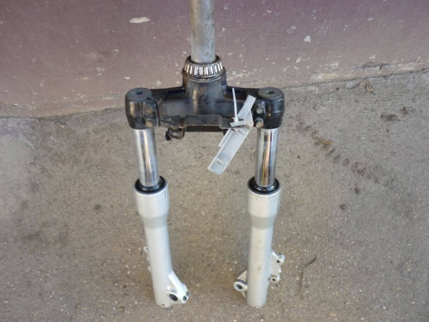 Piaggio Beverly 250 300 els� fut�m� villa teleszk�p leng�scsillap�t�