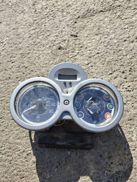 Piaggio Beverly 250 i műszerfal, km óra