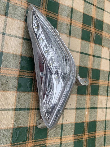 Piaggio Beverly 300 350 jobb első index led ledes helyzetjelző