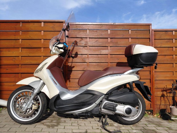 Piaggio Beverly 300 takarkos, trafelszerelt nagyrobog, szpsghibs