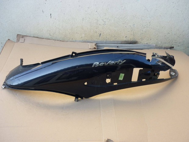 Piaggio Beverly jobb �l�s alatti idom oldal idom