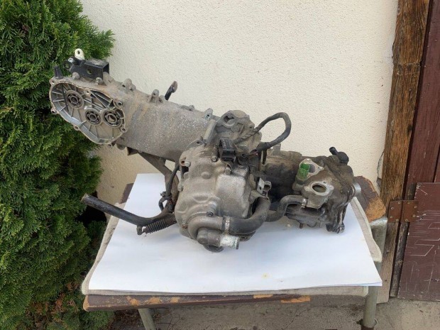 Piaggio Carnaby Beverly moter blokk motorblokk fűzött blokk