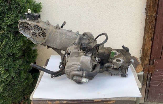 Piaggio Carnaby Beverly motor blokk motorblokk fztt blokk