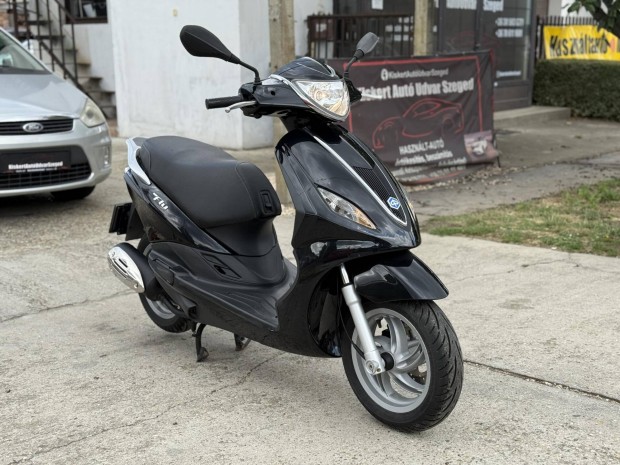 Piaggio Fly 125 S
