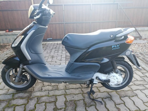 Piaggio Fly 4T robog 