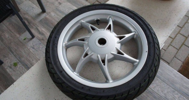 Piaggio Liberty 125 iget hátsó kerék jó gumival