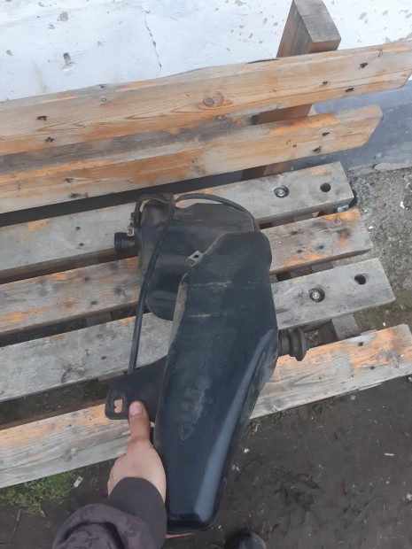 Piaggio Liberty 125 üzemanyag tank szintjelzővel