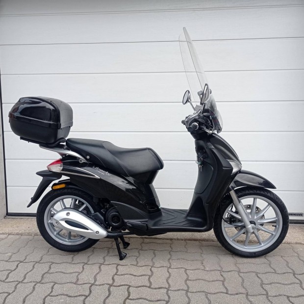 Piaggio Liberty 50 4T Kitn motorral! + plexi...