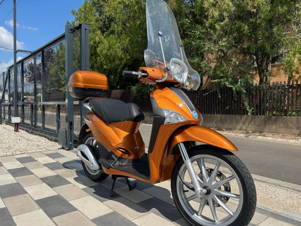 Piaggio Liberty 50 Gynyr llapot---1700km---...