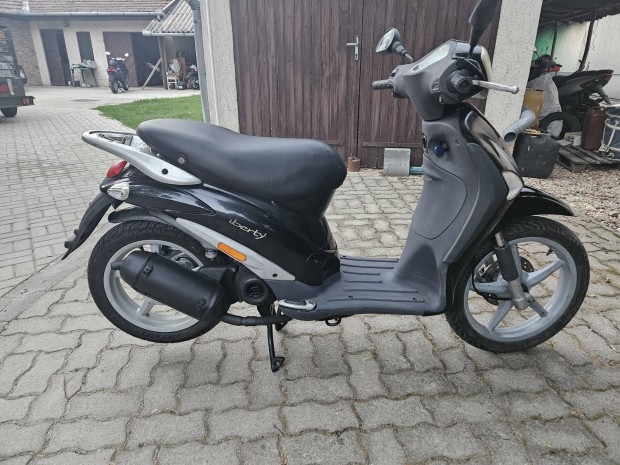 Piaggio Liberty RS 2T robogó