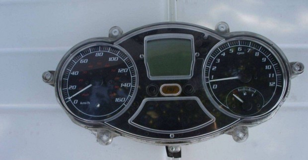 Piaggio MP3 250 mszerfal