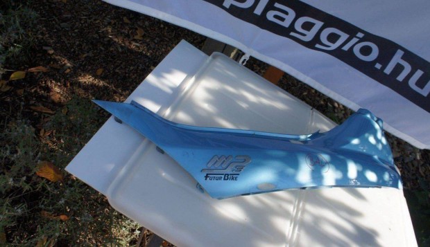 Piaggio MP3 bal ülés alatti idom