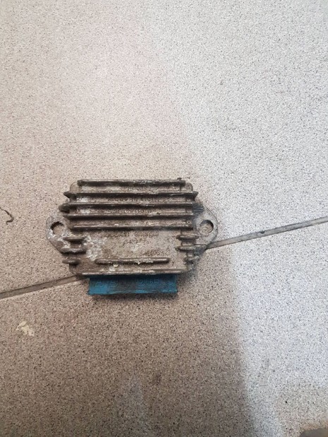 Piaggio Sfera, Zip, Typhoon stb Feszltsg szablyoz