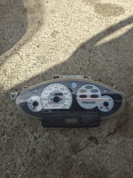 Piaggio Skipper km �ra , m�szerfal 80as