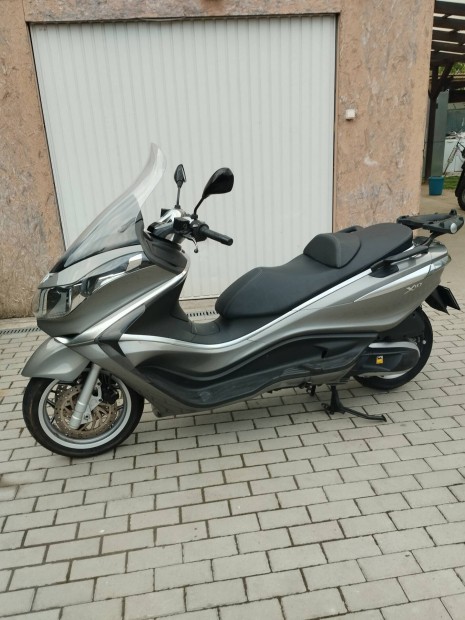 Piaggio X10 300-4-T robog 