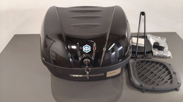 Piaggio X7 gyári doboz, konzollal, platnival