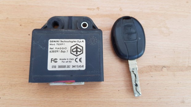 Piaggio Xevo 400 csomagtart� nyit� elektronika