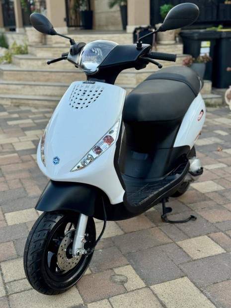 Piaggio ZIP 2T Újszerű 3600km