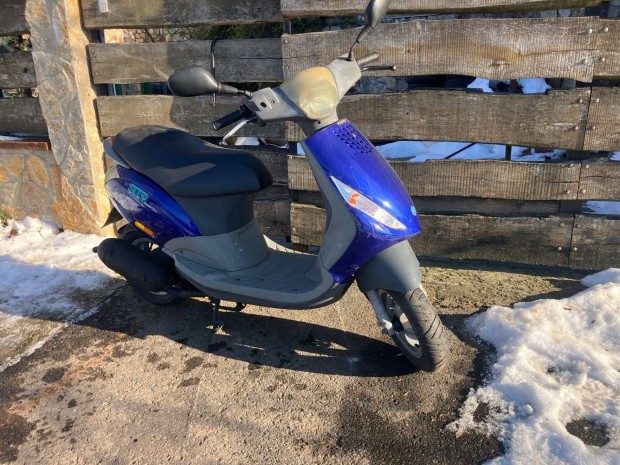 Piaggio Zip2 robog� elad�