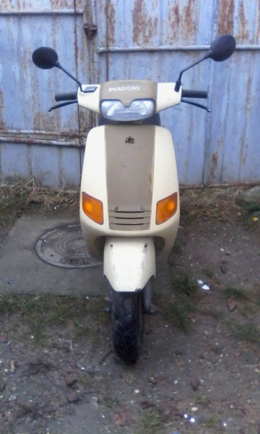 Piaggio Zip 50 moped robogó Babettára (2 db-ra) cserélhető + bukósisak