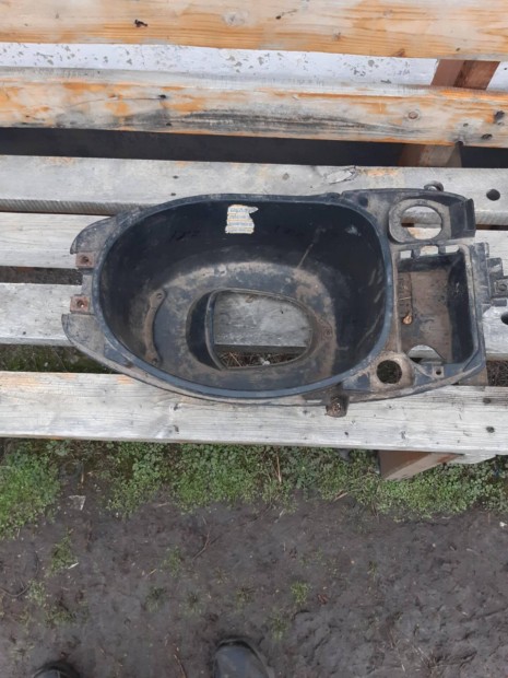 Piaggio Zip sisaktartó